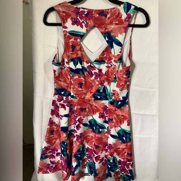 Charlotte Russe floral dress, a size medium. - Picture 4 of 5